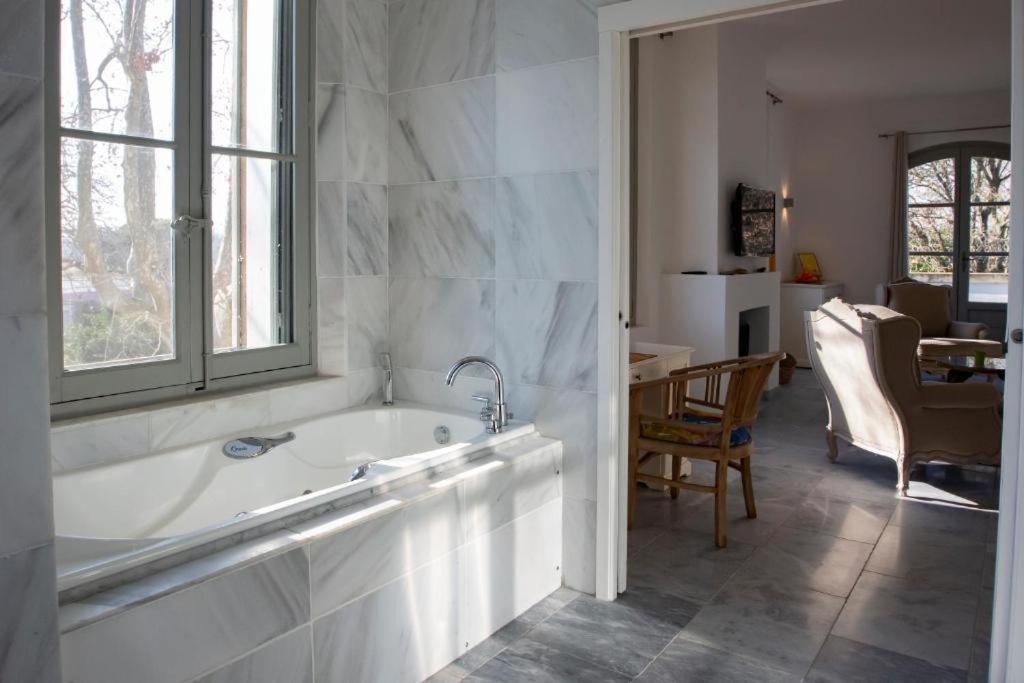 Mas Des Becasses, En Provence - 22 Personnes Villa Arles Luaran gambar