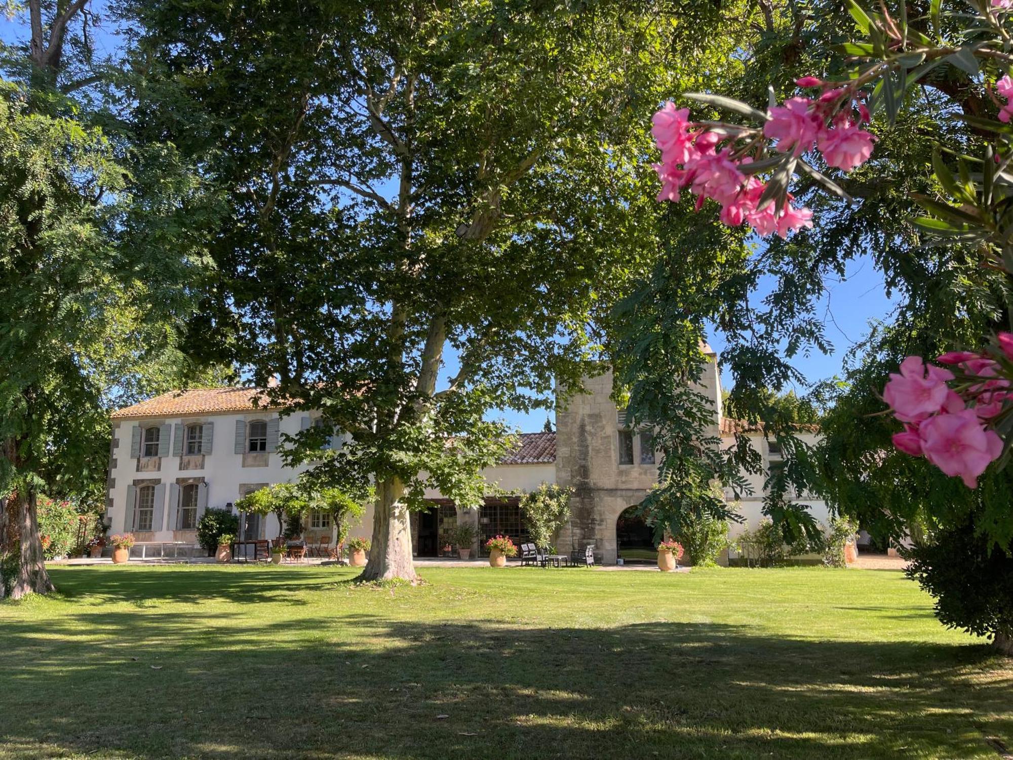 Mas Des Becasses, En Provence - 22 Personnes Villa Arles Luaran gambar