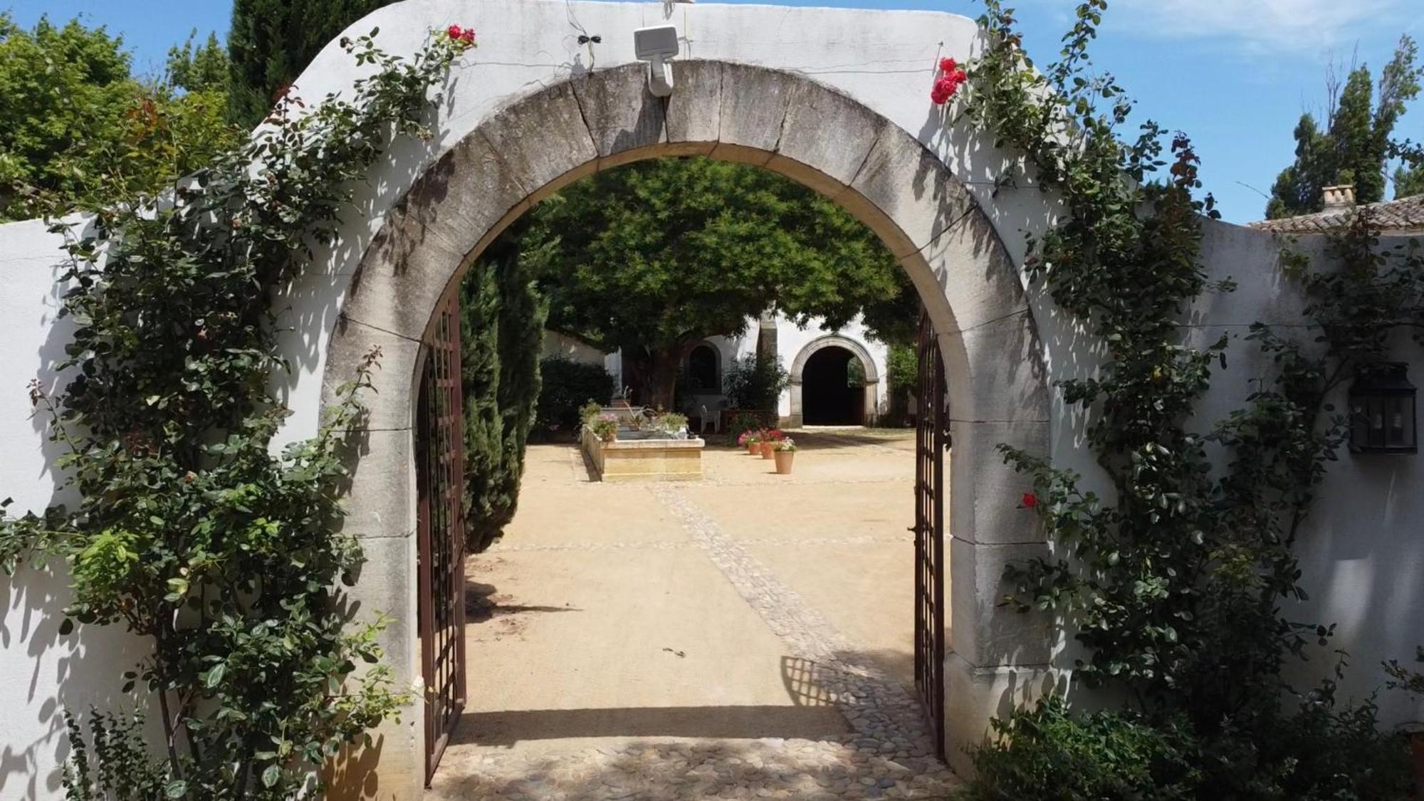 Mas Des Becasses, En Provence - 22 Personnes Villa Arles Luaran gambar